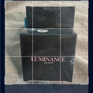 Blurs & Conceals Imprefections